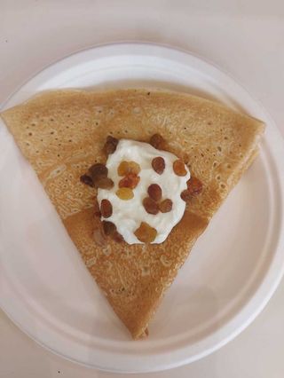 Clatita cu brânză și stafide