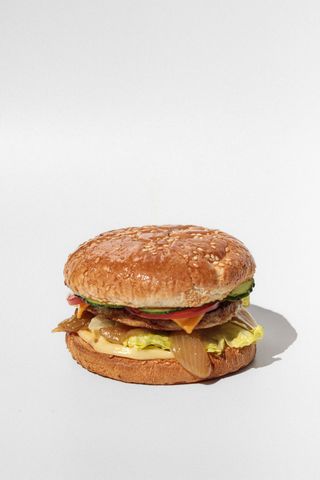 Бургер з куркою з бататом фрі