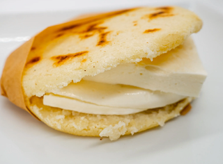 Arepa Con Queso A La Plancha