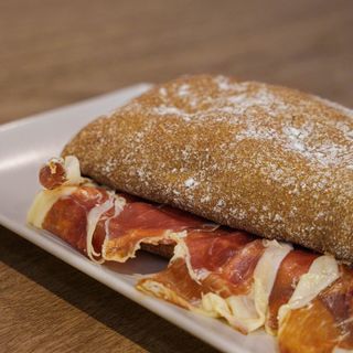 Bocadillo De Ibérico Integral