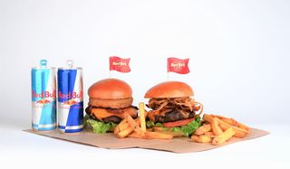 Legendary Combo offer per due con Red Bull