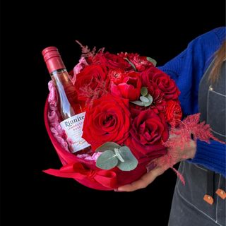 Red Velvet - cutie cu vin si flori 