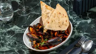 Supă de pește și fructe de mare