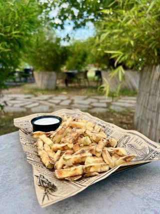 Тиквички по гръцки с млечен сос