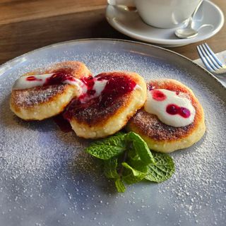 ხაჭოს მაჭკატები კენკრით და არაჟნით