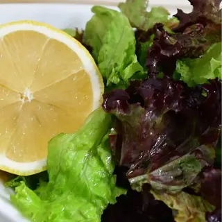 Salată verde cu lămâie