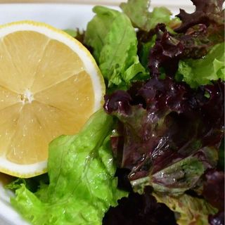 Salată verde cu lămâie