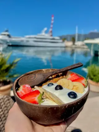 Granola bowl