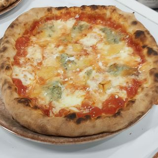 Pizza 4 Formaggi Familiar (36 cm.)