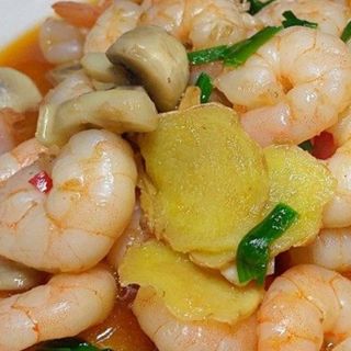 Gamberi con funghi e bambù