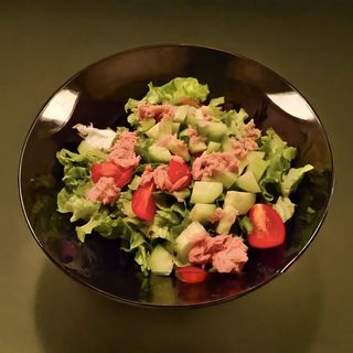 Зелена салата с риба тон (350г)