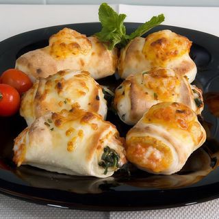 Pizza Rellena De Atún (Mediana)