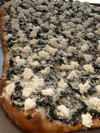 Pomodoro, mozzarella, spinaci, ricotta fresca e grana