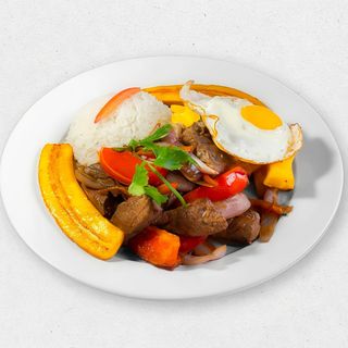 LOMO A LO POBRE CON DOS HUEVOS FRITOS(NEW PLATO)