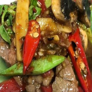 Muu pad kra prouw (muy picante)