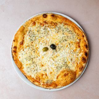 Quattro formaggi pizza