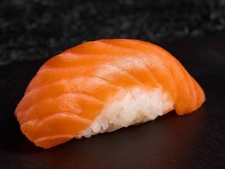 Нігірі лосось (35г)