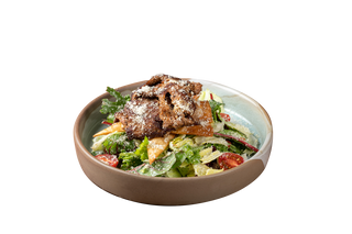 Салата Цезар с телешко месо от стек