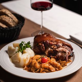 Zapečena svinjska koljenica