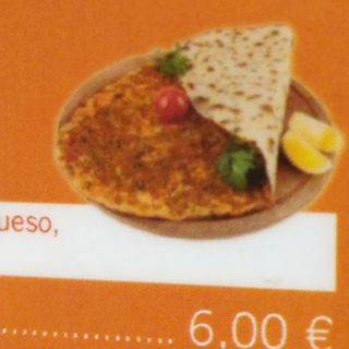 21. Lahmacun De Ternera Loca Dentro Patatas  Y Salsa 