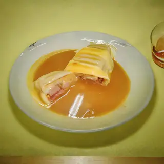 Francesinha Especial em Pão de Cachorro com Batata