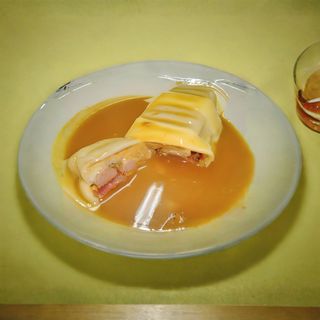 Francesinha Especial em Pão de Cachorro com Batata