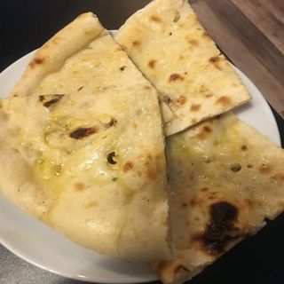 Cheese naan