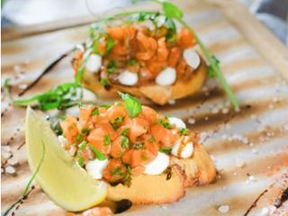 Брускетта з лососем (150g)