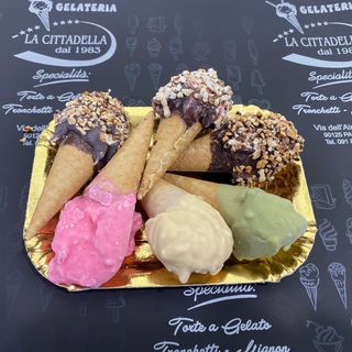 Cornetti misti con glassa e granella 1,5 kg