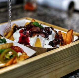 Frytki z bekonem i serem