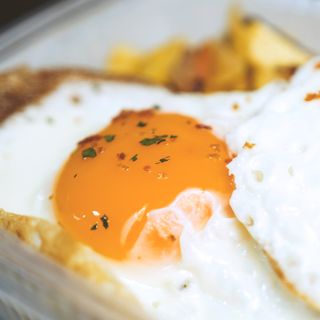 Timbal de Huevos Rotos 