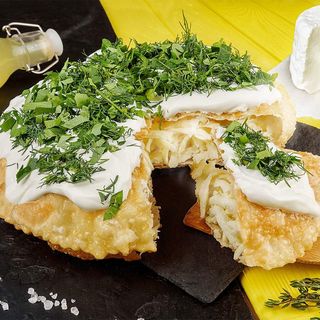 Чебурек-пирог с моцареллой и зеленью (400 гр.)
