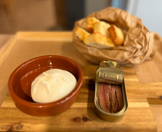 Burrata e acciughe del Cantabrico
