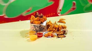 8 Bombs + 6 Alitas + 2 Salsas + 2 Topping + 1 Patatas M