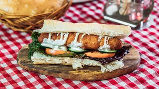 Karađorđeva šnicla u lepinji