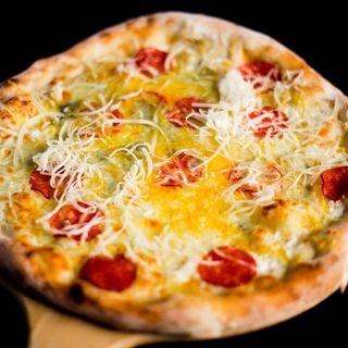 Pizza Quattro Formaggi cu salam picant Ø 32cm