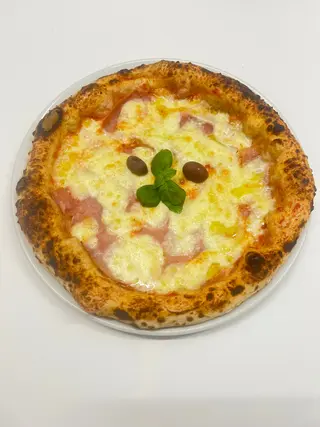 Pizza Vesuvio