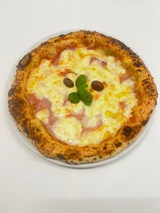 Pizza Vesuvio