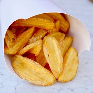 Patate fritte con buccia