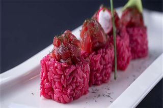 U26. Uramaki riso rosso tonno