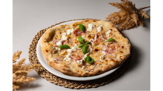 2. Pizza Bianca a'la Carbonara