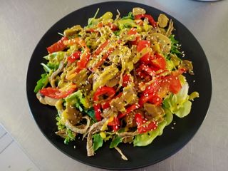 Салат Теплий з телятиною (380г)