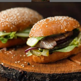 Бургер по-галландськи з оселедцем та соусом тар-тар