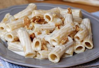 Pasta carbonara y nueces