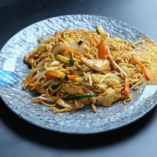 30.Tallarines con pollo