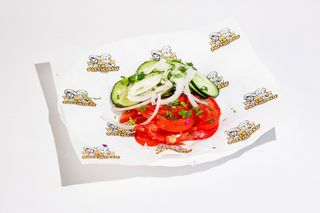 Salata rosii,castraveti si ceapa