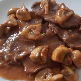 47. Ternera Con Champiñón