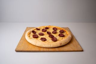 Pizza z kiełbasą turecką