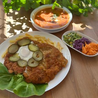 Kotlet Drobiowy Po Góralsku: Ziemniaki, Surówki