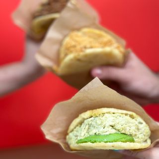 Arepa De Jamón Y Queso Amarillo